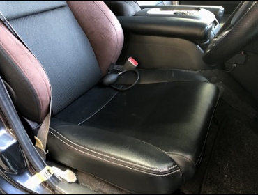 TOYOTA�@�n�C�G�[�X�@TRH200�@�Ɂ@RECARO�i���J���j�@SR-7F�@GU100�@�u���E���@A/R�@����