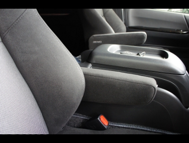 TOYOTA�@�n�C�G�[�X�@�Ɂ@RECARO�i���J���j�@SR-7F�@GK100�@BK/SIL�@�A�[�����X�g�t���@�~���E�@����