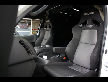 TOYOTA�@�n�C�G�[�X�@�Ɂ@RECARO�i���J���j�@SR-7F�@GK100�@BK/SIL�@�A�[�����X�g�t���@�~���E�@����