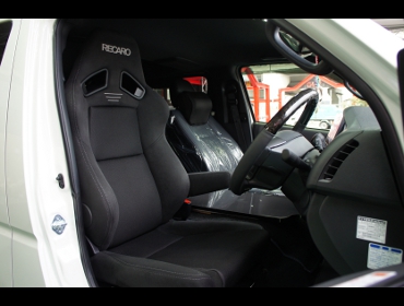 TOYOTA�@�n�C�G�[�X�@2800D�@�W���{�f�B�i2020�N1���j�@�Ɂ@RECARO�i���J���j�@SR-7F�@GK100�@BK/BK�@�A�[�����X�g�t���@����