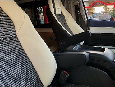 TOYOTA�@�n�C�G�[�X�@5�^�@�f�B�[�[���@�i���[�{�f�B�@�Ɂ@RECARO�i���J���j�@LX-F�@IL110H�@���@A/R�^�C�v�@�~���E�@����