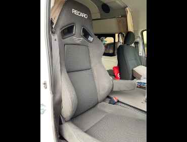 TOYOTA�@�n�C�G�[�X�@���C�h�@�n�C���[�t�@4�^�@�Ɂ@RECARO�i���J���j�@SR-7F�@GK100�@BK/BK�@�A�[�����X�g�t���@����