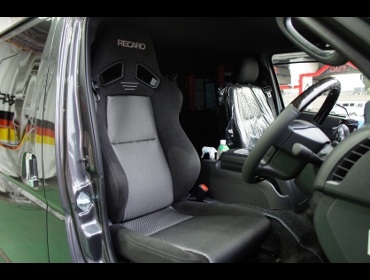 TOYOTA�@200�n�n�C�G�[�X�@�Ɂ@RECARO�i���J���j�@SR-7F�@GK100�@BK/SIL�@����