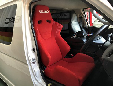 TOYOTA�@�n�C�G�[�X�@�Ɂ@RECARO�i���J���j�@SR-6�@KK100S�@RED�@����