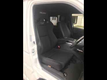 TOYOTA�@200�n�n�C�G�[�X�@5�^�@�f�B�[�[���@�i���[�@�Ɂ@RECARO�i���J���j�@SR-7F�@GK100�@BK/BK�@A/R�@����