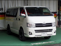 TOYOTA�@�n�C�G�[�X�@3�^�i2009�N�j�@�Ɂ@RECARO�i���J���j�@SR-7F�@KK100�@RED�@�A�[�����X�g�t���@����