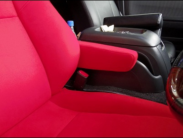 TOYOTA�@�n�C�G�[�X�@3�^�i2009�N�j�@�Ɂ@RECARO�i���J���j�@SR-7F�@KK100�@RED�@�A�[�����X�g�t���@����