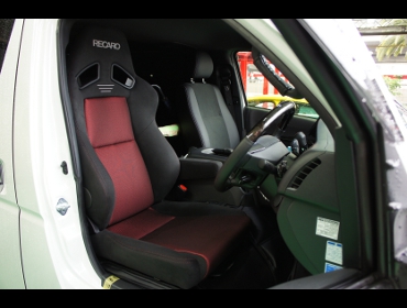 TOYOTA�@�n�C�G�[�X�@200�n�i2019�N5���j�@�Ɂ@RECARO�i���J���j�@SR-7F�@GK100�@BK/RED�@�A�[�����X�g�t���@����