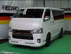 TOYOTA�@�n�C�G�[�X�@GDH201V�@�Ɂ@RECARO�i���J���j�@SR-7F�@KK100�@RED�@�~���E�@����