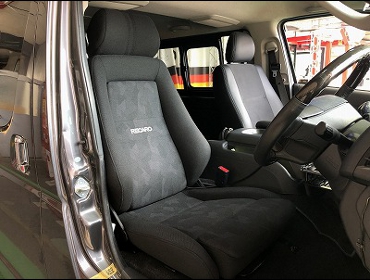 TOYOTA�@���W�A�X�G�[�X�@200�n�@4�^�@�Ɂ@RECARO�i���J���j�@�G���S���hMV�@BK�@����