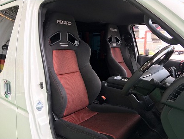 TOYOTA�@�n�C�G�[�X�@5�^�@�f�B�[�[���@�W���{�f�B�i2020�N�j�@�Ɂ@RECARO�i���J���j�@SR-7F�@GK100�@BK/RED�@�~���E�@����