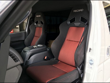 TOYOTA�@�n�C�G�[�X�@5�^�@�f�B�[�[���@�W���{�f�B�i2020�N�j�@�Ɂ@RECARO�i���J���j�@SR-7F�@GK100�@BK/RED�@�~���E�@����