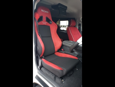 TOYOTA�@200�n�n�C�G�[�X�@4�^�@���C�h�@�L�����s���O�J�[�@�Ɂ@RECARO�i���J���j�@SR-7F�@GU100�@RED�iA/R�^�C�v�j�@����
