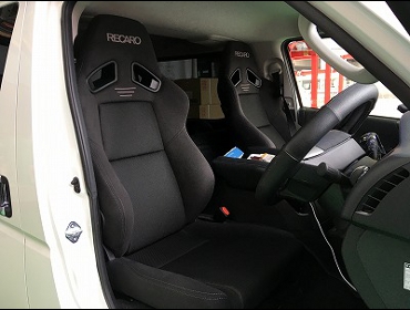 TOYOTA�@�n�C�G�[�X�@5�^�@�Ɂ@RECARO�i���J���j�@SR-7F�@GK100�@BK/BK�@�A�[�����X�g�t���@�~���E�@����