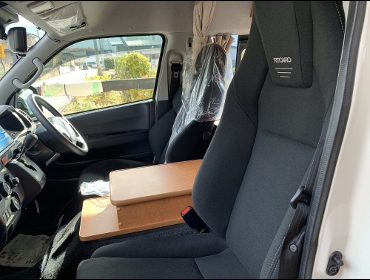 TOYOTA�@200�n�n�C�G�[�X�@�Ɂ@RECARO�i���J���j�@LX-F�@TR�@NN�@BK�@�V�[�g�q�[�^�[�t���@����