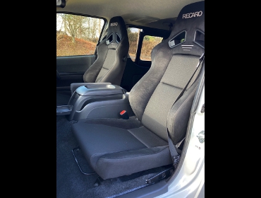 TOYOTA�@200�n�n�C�G�[�X4�^�@�K�\�����@�i���[�{�f�B�@�Ɂ@RECARO�i���J���j�@SR-7F�@GU100�@BK�@�~���E�@����