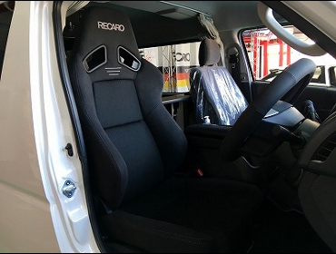 TOYOTA�@�n�C�G�[�X�@200�n�@���C�h�~�h�����[�t�@�Ɂ@RECARO�i���J���j�@SR-7F�@GK100�@BK/BK�@�V�[�g�q�[�^�[�t���@����