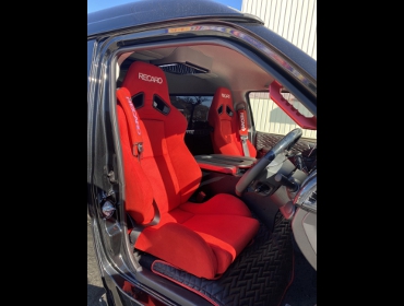 TOYOTA�@�n�C�G�[�X�@TRH214W�@�Ɂ@RECARO�i���J���j�@SR-7�@KK100�@RED�@���@SR-7F�@KK100�@RED�@����