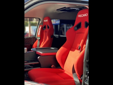 TOYOTA�@�n�C�G�[�X�@TRH214W�@�Ɂ@RECARO�i���J���j�@SR-7�@KK100�@RED�@���@SR-7F�@KK100�@RED�@����