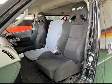 TOYOTA�@�n�C�G�[�X�@�Ɂ@RECARO�i���J���j�@SR-7�@KK100�@BK�@�~���E�@����