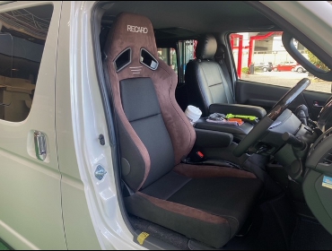 TOYOTA�@�n�C�G�[�X�@GDH206V�i2020�N8���j�@�Ɂ@RECARO�i���J���j�@SR-7F�@GU100�@�u���E���@�A�[�����X�g�t���@����