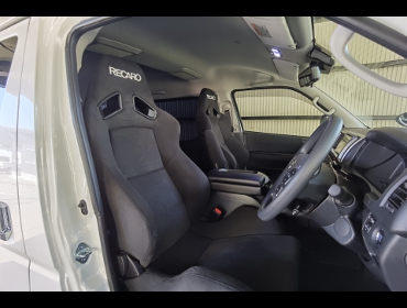 TOYOTA�@�n�C�G�[�X200�n�@6�^���C�h�@�Ɂ@RECARO�i���J���j�@SR-7�@KK100�@BK�@���@SR-7F�@KK100�@BK�@����