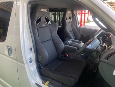 TOYOTA�@�n�C�G�[�X�@6�^�@���C�h�@�L�����s���O�@�Ɂ@RECARO�i���J���j�@SR-7F�@GU100�@BK�@�~���E�@����