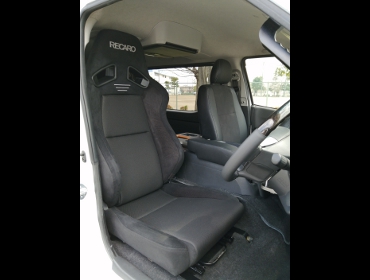 TOYOTA�@�n�C�G�[�X�@GDH201�@�W���{�f�B�@�Ɂ@RECARO�i���J���j�@SR-7F�@GU100�@BK�@����