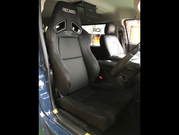 TOYOTA�@�n�C�G�[�X�@200�n�@�Ɂ@RECARO�i���J���j�@SR-7F�@GU100�@BK�@����