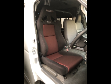 TOYOTA�@�n�C�G�[�X1�^�@�X�[�p�[�����O�@�t�����g�O�l�|���@�Ɂ@RECARO�i���J���j�@SR-7F�@GK100�@BK/RED�@����