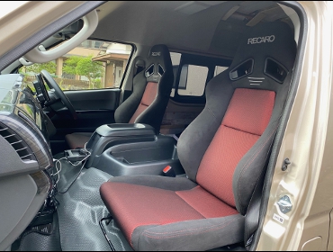 TOYOTA�@�n�C�G�[�X�@�Ɂ@RECARO�i���J���j�@SR-7F�@GK100�@BK/RED�@�~���E�@����