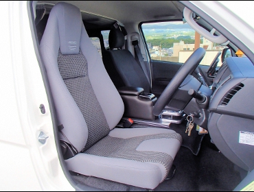 TOYOTA�@�n�C�G�[�X200�n�@���x�@TRH200V�@�Ɂ@RECARO�i���J���j�@LX-F�@IN110�@�O���C�@����