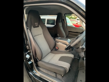 TOYOTA�@�n�C�G�[�X�@���C�h�~�h���@6�^�@TRH219W�@�Ɂ@RECARO�i���J���j�@LX-F�@IN110�@BK�@�~���E�@����