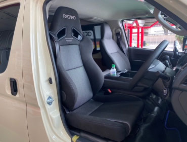 TOYOTA�@�n�C�G�[�X�@6�^�@�f�B�[�[���@�i���[�@�t�����g�O�l�|���@�Ɂ@RECARO�i���J���j�@SR-7F�@GK100�@BK/SIL�@����