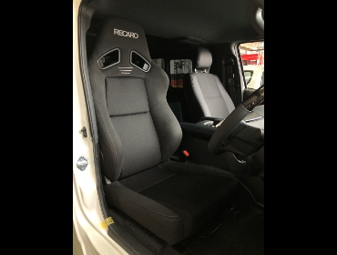 TOYOTA�@�n�C�G�[�X200�i2021�N�j�@�Ɂ@RECARO�i���J���j�@SR-7F�@GK100�@BK/BK�@����