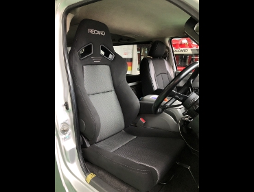 TOYOTA�@�n�C�G�[�X�@KDH200�@�Ɂ@RECARO�i���J���j�@SR-7F�@GK100�@BK/SIL�@A/R�^�C�v�@����