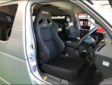 TOYOTA�@�n�C�G�[�X�@�Ɂ@RECARO�i���J���j�@SR-7F�@GK100�@BK/BK�@����
