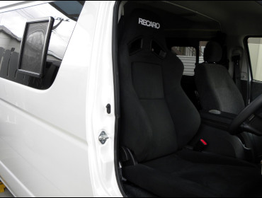 TOYOTA�@�n�C�G�[�X���S��GL�@4�^�Ɂ@RECARO�i���J���j�@SR-7F�@KK100�@BK�@����