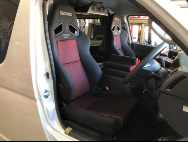 TOYOTA�@�n�C�G�[�X�@TRH214W�i2021�N�j�@�Ɂ@RECARO�i���J���j�@SR-7F�@GK100�@BK/RED�@A/R�^�C�v�@�~���E�@����
