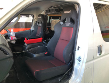 TOYOTA�@�n�C�G�[�X�@TRH214W�i2021�N�j�@�Ɂ@RECARO�i���J���j�@SR-7F�@GK100�@BK/RED�@A/R�^�C�v�@�~���E�@����