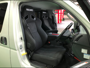 TOYOTA�@�n�C�G�[�X�@GDH201V�i2018�N�j�@�Ɂ@RECARO�i���J���j�@SR-7F�@KK100�@BK�@�V�[�g�q�[�^�[�t���@�A�[�����X�g�t���@�~���E�@����
