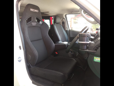 TOYOTA�@�n�C�G�[�X200�n�i2018�N�j�@�Ɂ@RECARO�i���J���j�@SR-7F�@GK100�@BK/BK�@�V�[�g�q�[�^�[�t���@�A�[�����X�g�t���@����
