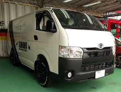 TOYOTA�@�n�C�G�[�X�@6�^�@�i���[�f�B�[�[���i2022�N�j�@�Ɂ@RECARO�i���J���j�@LX-F�@WL110H�@�����U�[�@����