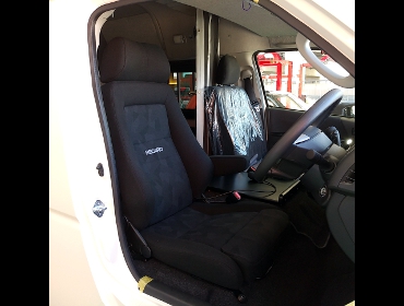 TOYOTA�@�n�C�G�[�X�@GDH206K�i2021�N�j�@�Ɂ@RECARO�i���J���j�@�G���S���hMV�@BK�@���ʃV���[�g�J�b�g���H�@����