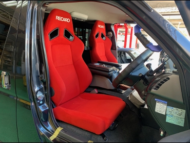 TOYOTA�@�n�C�G�[�X1�^�@�Ɂ@RECARO�i���J���j�@SR-7F�@KK100�@RED�@A/R�^�C�v�@�~���E�@����