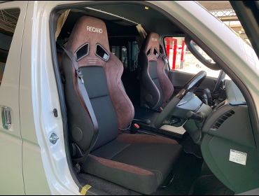 TOYOTA�@�n�C�G�[�X�@���C�h�@TRH216K�i2022�N�j�@�Ɂ@RECARO�i���J���j�@SR-7F�@GU100H�@�u���E���@�V�[�g�q�[�^�[�t���@�~���E�@����