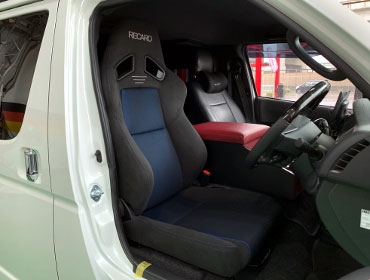 TOYOTA�@�n�C�G�[�X�@6�^�@�i���[�@�f�B�[�[���i2020�N�j�@�Ɂ@RECARO�i���J���j�@SR-7F�@GK100�@BK/�u���[�@����