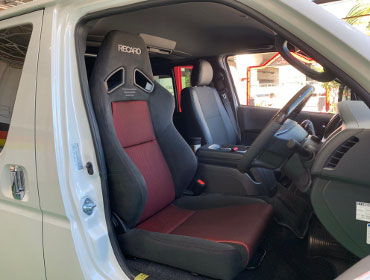 TOYOTA�@�n�C�G�[�X�@7�^�@�i���[�@�f�B�[�[���i2022�N�j�@�Ɂ@RECARO�i���J���j�@SR-7F�@GK100�@BK/RED�@����