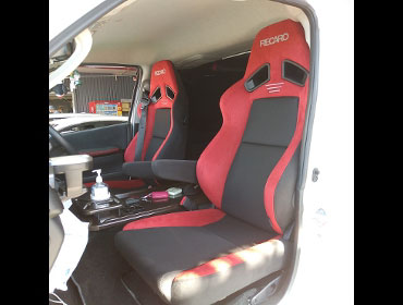 TOYOTA�@�n�C�G�[�X�@4�^�@�i���[�@�f�B�[�[���@KDH206V�i2015�N�j�@�Ɂ@RECARO�i���J���j�@SR-7F�@GU100�@RED�@A/R�@�~���E�@����