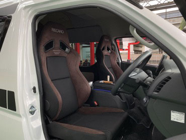 TOYOTA�@�n�C�G�[�X�@TRH221K�i2022�N�j�@�Ɂ@RECARO�i���J���j�@SR-7F�@GU100�@�u���E���@����